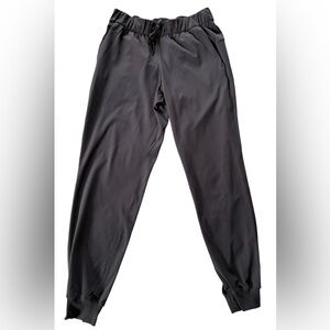 Lululemon On the Fly Joggers • Women’s Size 6 • Luxetreme • Graphite Gray